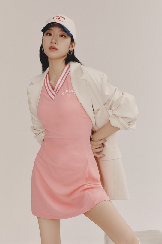 韩国女艺人文佳煐拍代言品牌最新宣传照