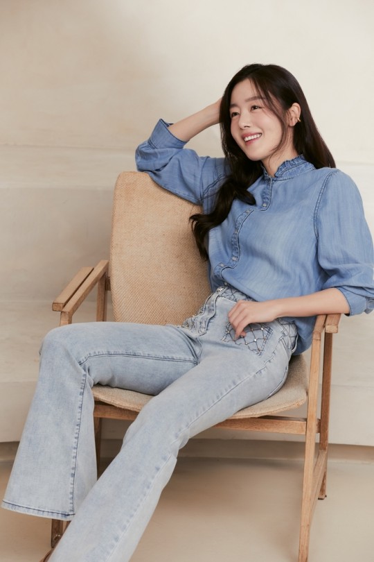 韩国女艺人韩善花拍代言品牌最新宣传照|韩善花|宣传照|韩国女艺人