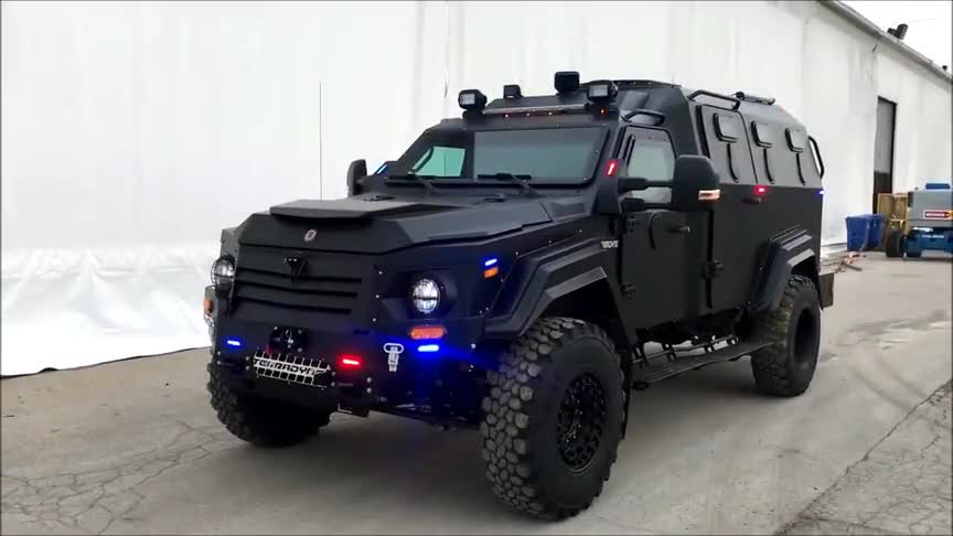 巨石强森的同款大玩具--terradynegurkha轻型装甲车