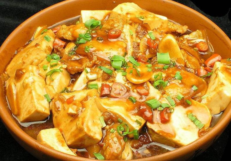 蟹肉烧豆腐的做法简单好吃又营养很适合在家里制作