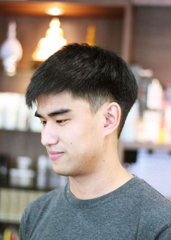 日韩男生的时尚校园发型