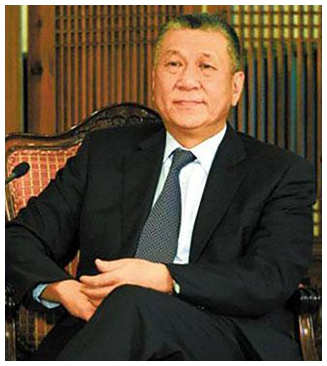 特首的崔世安,建筑家以及澳门立法议员崔世平,会计师及政协委员崔世昌