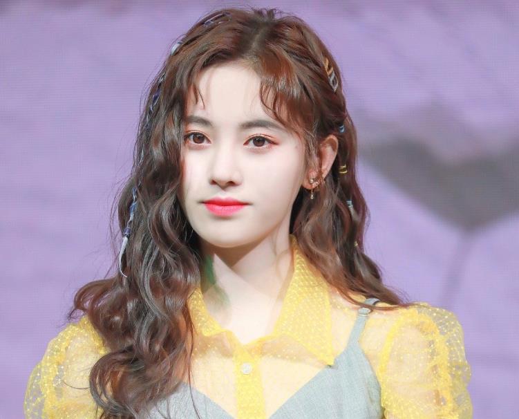 女星烫羊毛卷杨超越精致鞠婧祎靓丽看到宋雨琦洋娃娃