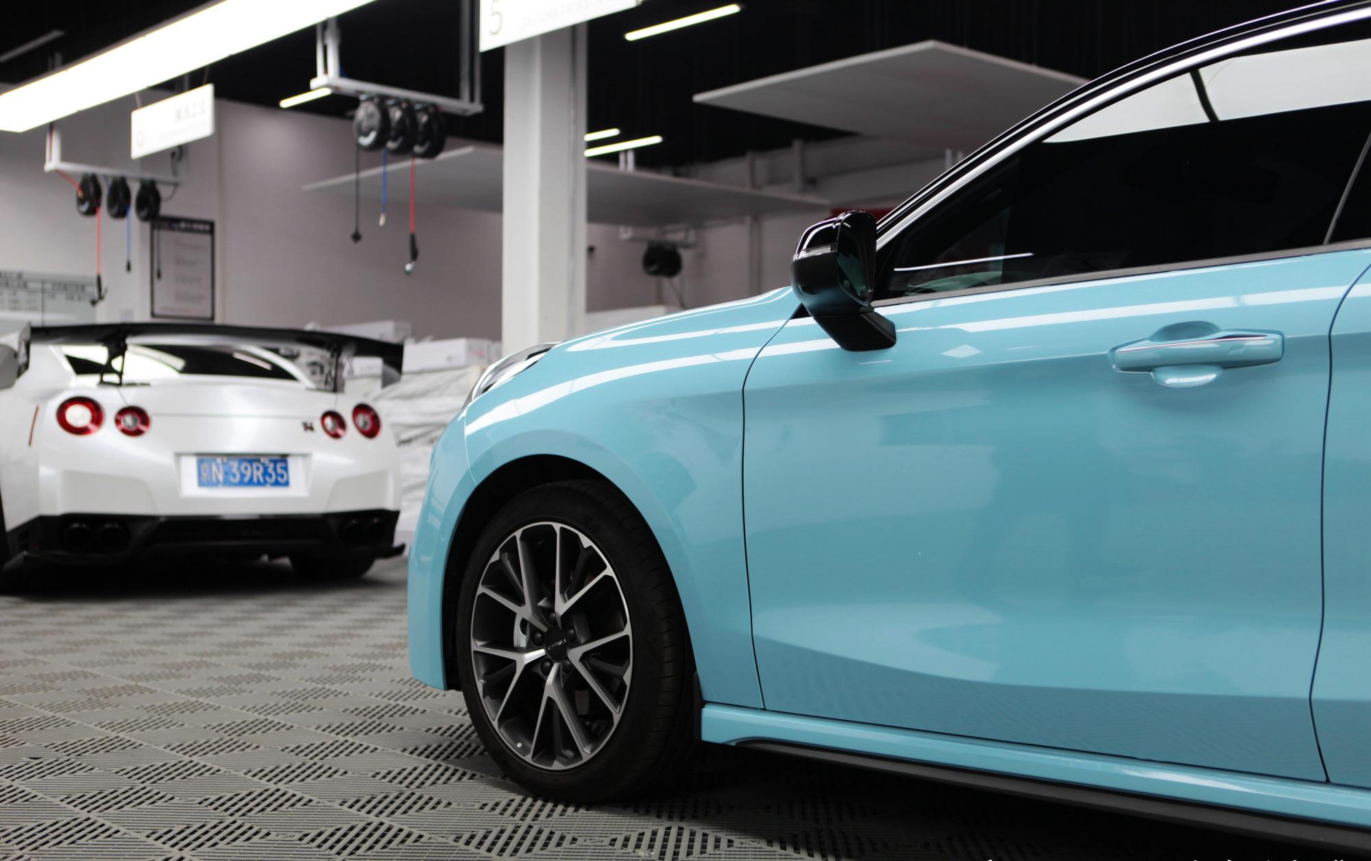 领克03改色浅天空蓝这让它打破了改装界的惯例