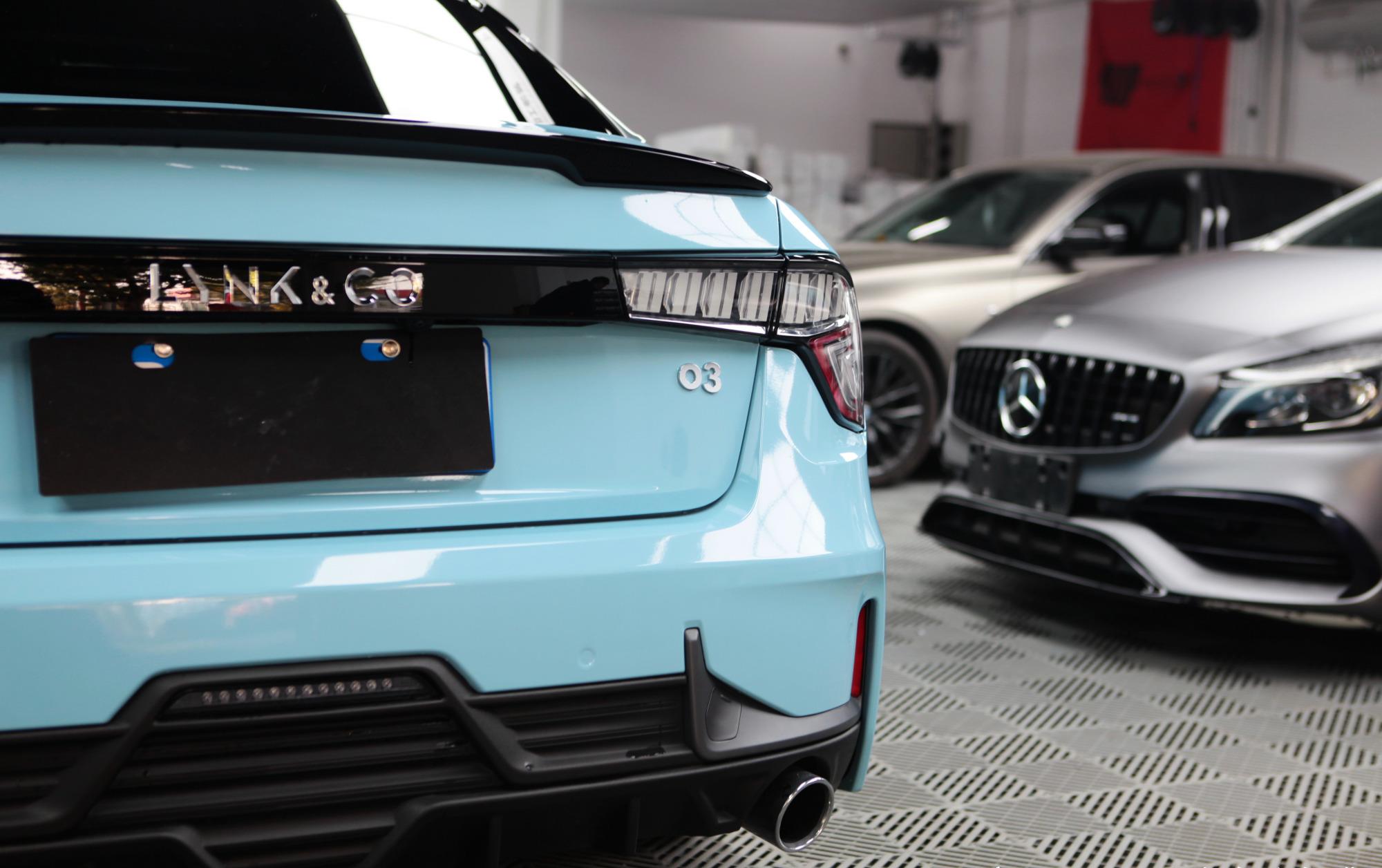 领克03改色浅天空蓝这让它打破了改装界的惯例