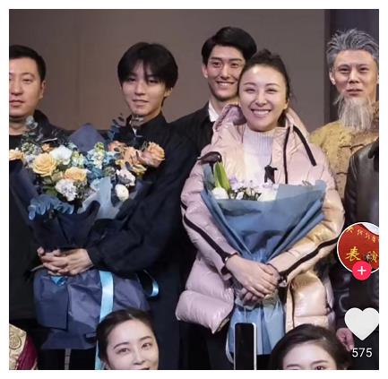 北电17级毕业合照曝光，认出了王俊凯，却没认出《棋魂》中的他休闲区蓝鸢梦想 - Www.slyday.coM