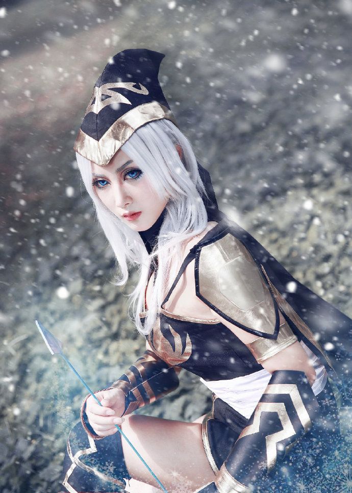美女cos英雄联盟寒冰射手