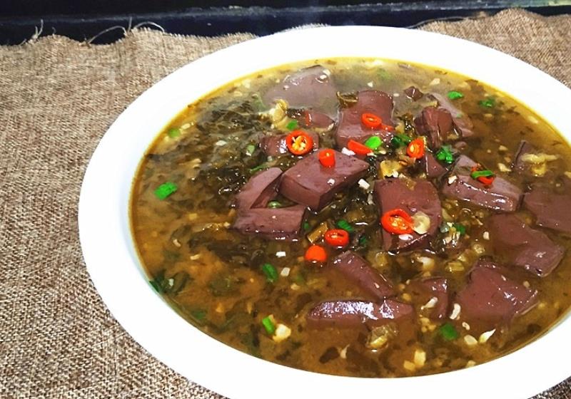 最能下饭的酸菜猪血吃多了也不会长胖孩子能多吃一碗饭