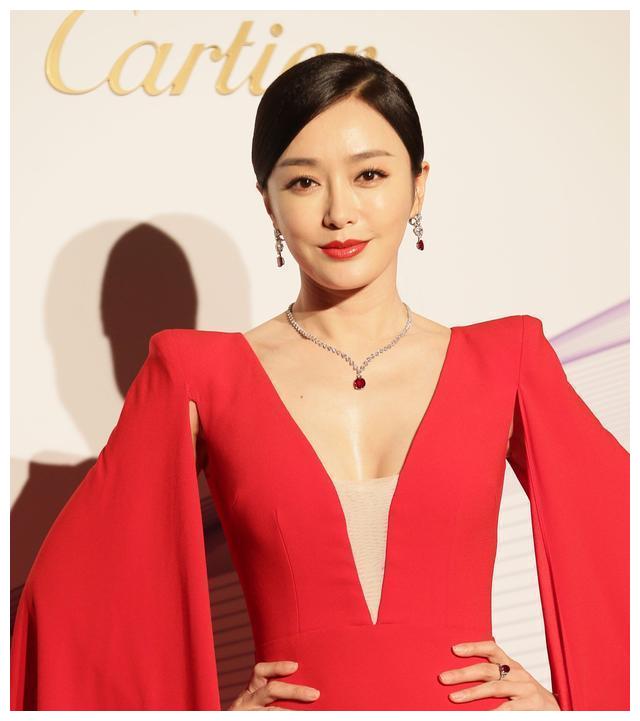 30岁coffee林芊妤三点式晒"痣",盘点胸怀大"痣"女艺人