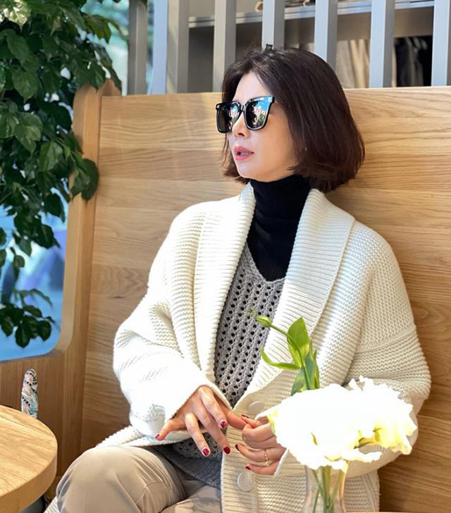这才是50岁阿姨最美的冬季穿搭真实随意不装嫩时尚又显年轻