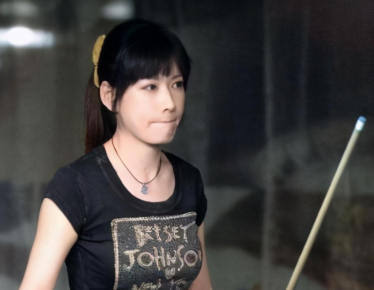 中国还有一位台球女神,因长相酷似周慧敏而走红,她就是何心如