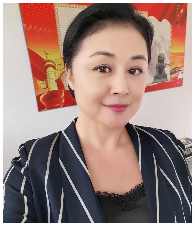 49岁谢大脚和男友租200元平房,吃咸菜馒头,至今未孕太后悔