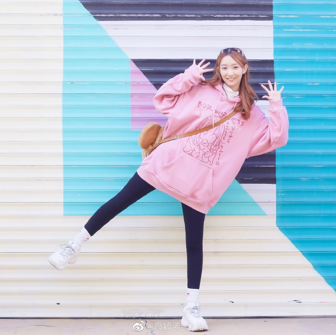 美女艺人高颖浠迷人美照好看