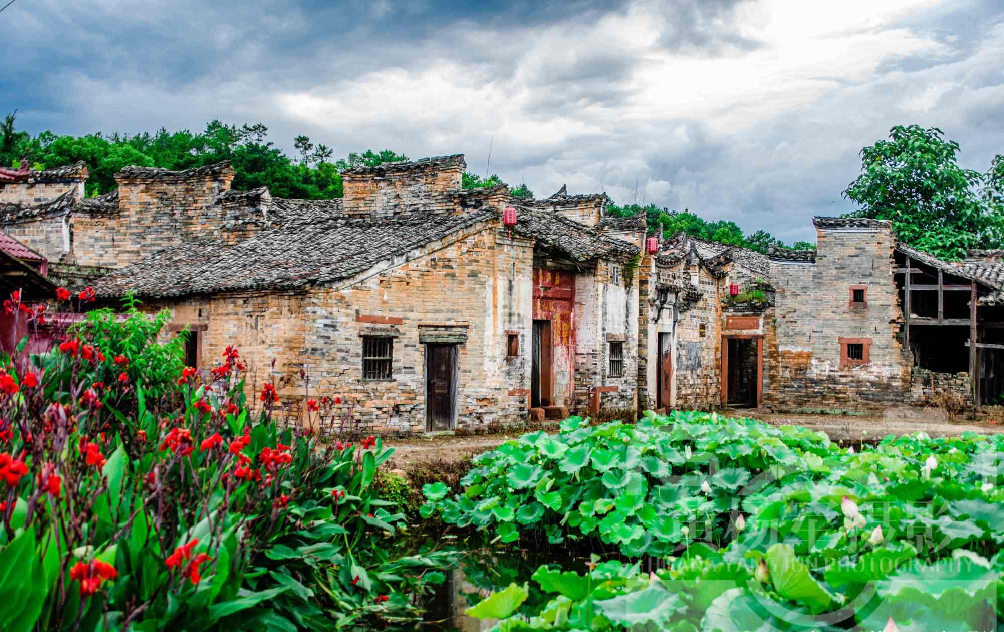 江西兴国县东韶古村,赣州历史悠久的客家古村落,荷花塘旁古韵浓|古村|