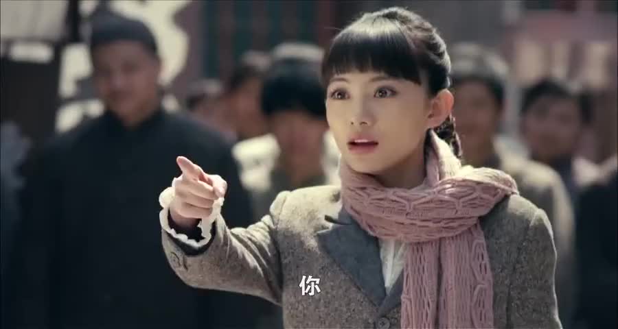 恶霸仗着会功夫光天化日强抢民女不料美女断子绝孙脚教他做人