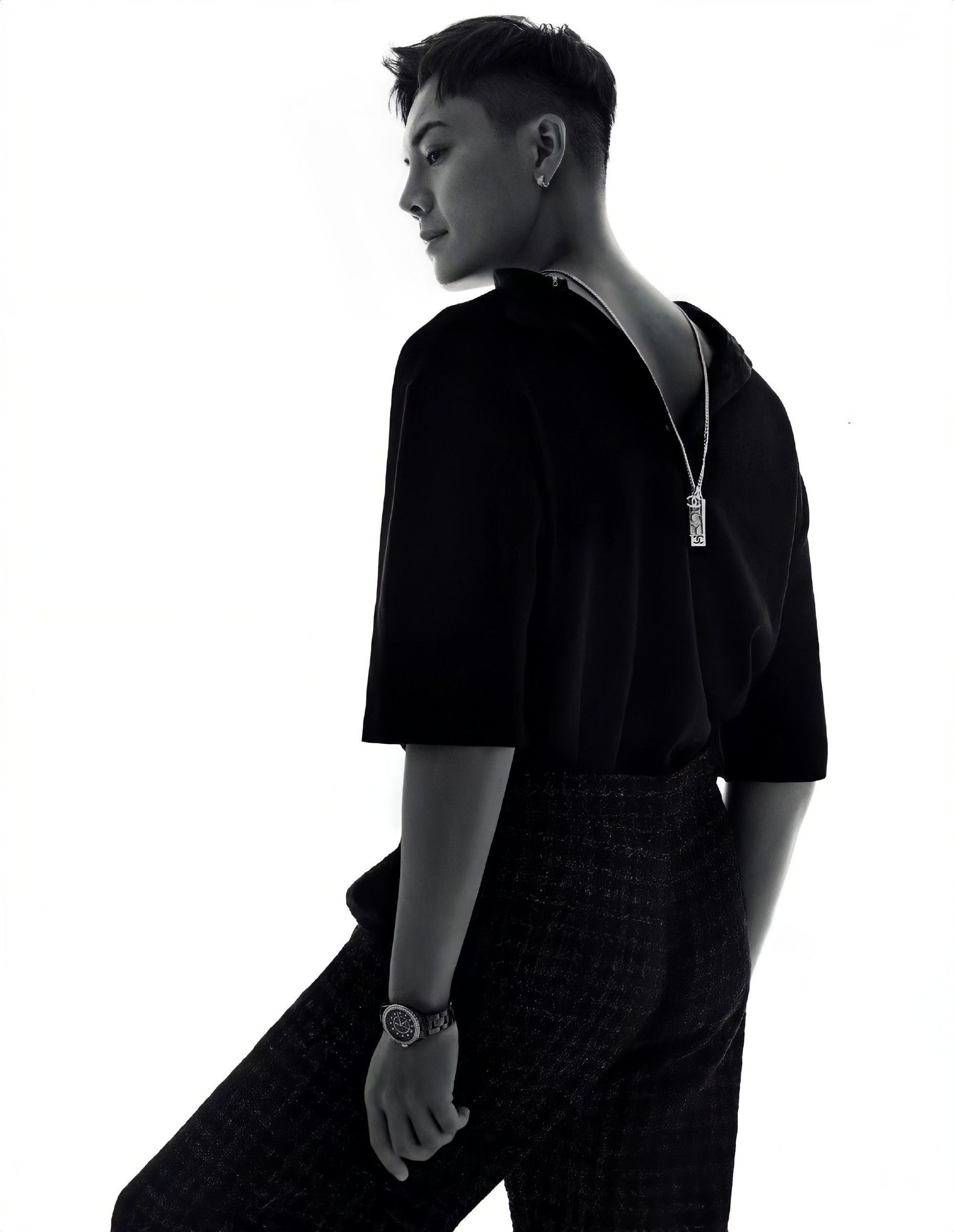 陈伟霆不愧是时尚宠儿拍写真尽显男友力黑白大片好有高级感