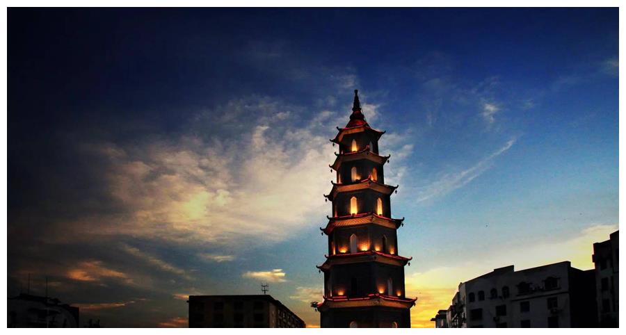 江西宜春一个县,是四大花炮之乡之一,拥有竹山洞景区