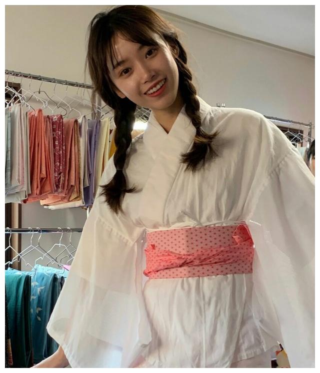 本以为杨清柠穿和服够美了,看到半藏森林才知道,初恋脸有多抢镜
