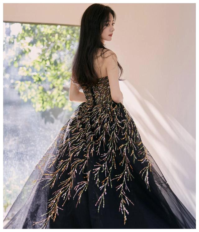 星光大赏赵丽颖连换三套裙子黑天鹅美艳蓝纱裙仙女粉色甜美