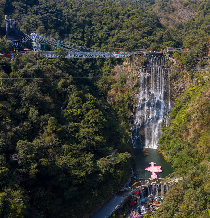 牛转乾坤春心荡漾清远古龙峡给留在广东过年市民推出网红项目