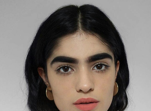 90后女生天生浓眉,被人嘲笑是蜡笔小新,长大后的样子简直美呆了