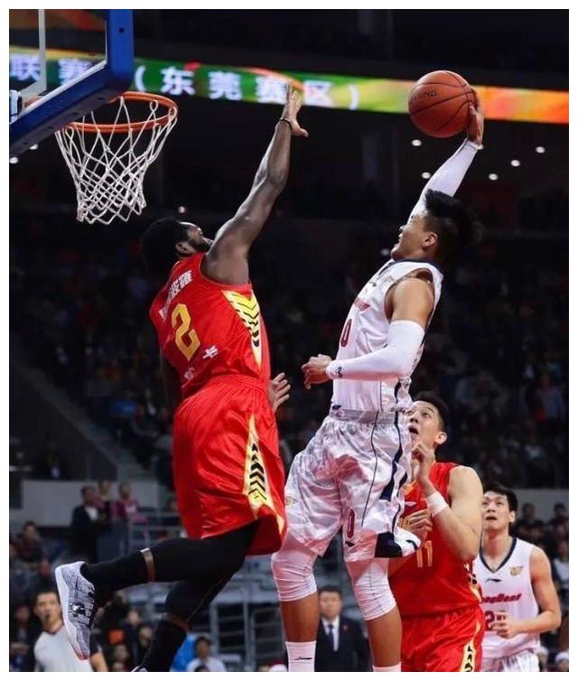 赵睿一年只扣篮一次,身高195cm的他弹跳真的很差吗?