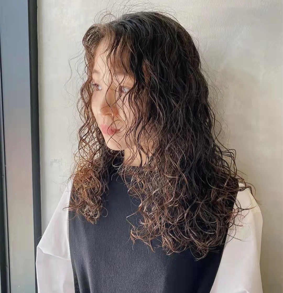 冷烫已经过时了看看这种很火的湿发卷烫发省钱又好打理