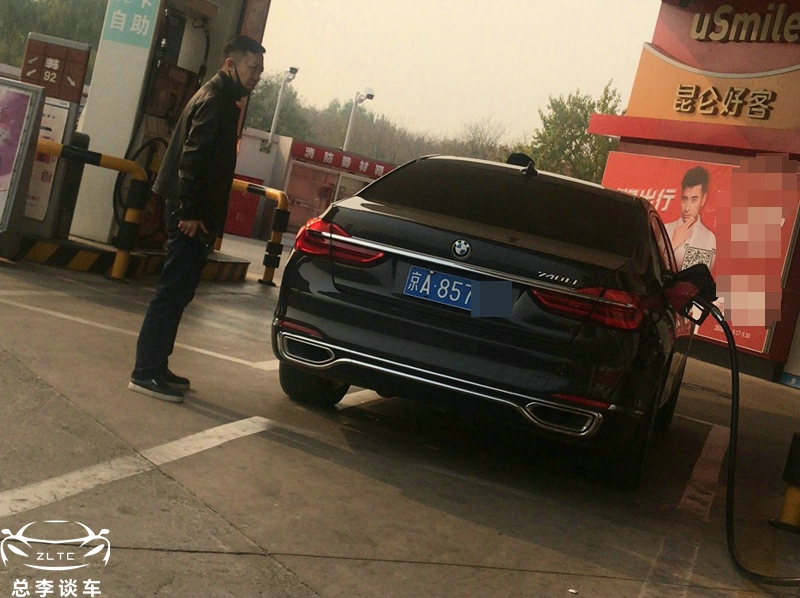 德云社联合创办人李菁的座驾京a8车牌霸气外露