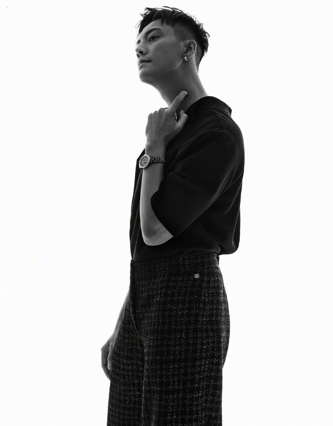 陈伟霆不愧是时尚宠儿拍写真尽显男友力黑白大片好有高级感