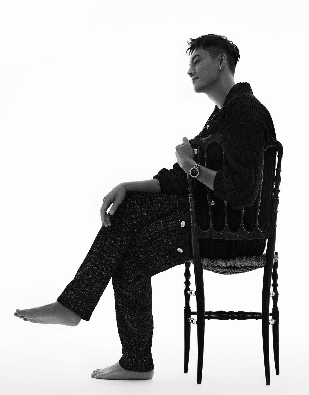 陈伟霆不愧是时尚宠儿拍写真尽显男友力黑白大片好有高级感
