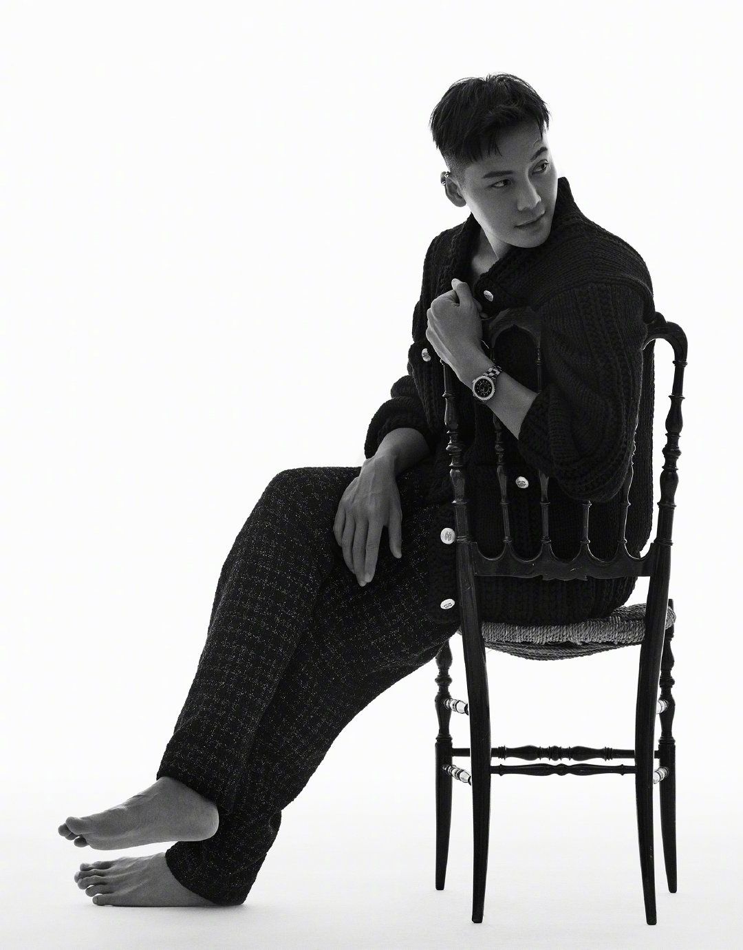 陈伟霆不愧是时尚宠儿拍写真尽显男友力黑白大片好有高级感