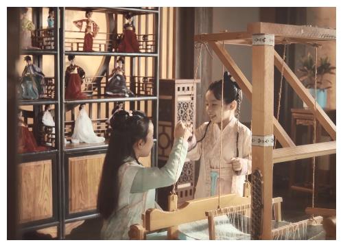 以上这些细节的,都说明楼舒婉是小时候就已经穿越了,比宁毅还要早一些