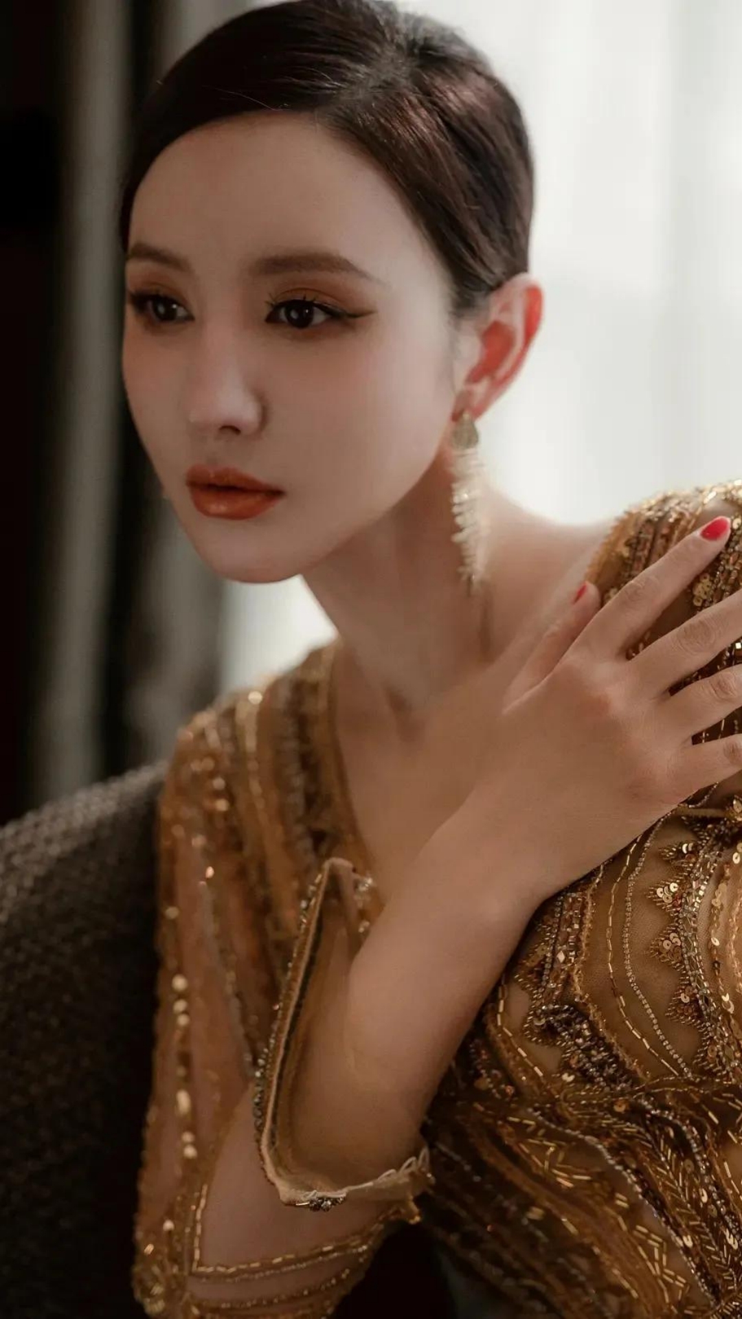 张萌美图欣赏,妩媚性感,像玫瑰花一样的女人__财经头条