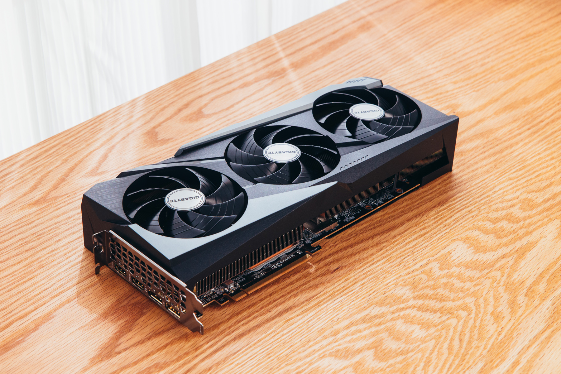 全新架构，性能大幅度超越上代，AMD锐龙7950X处理器首测__财经头条