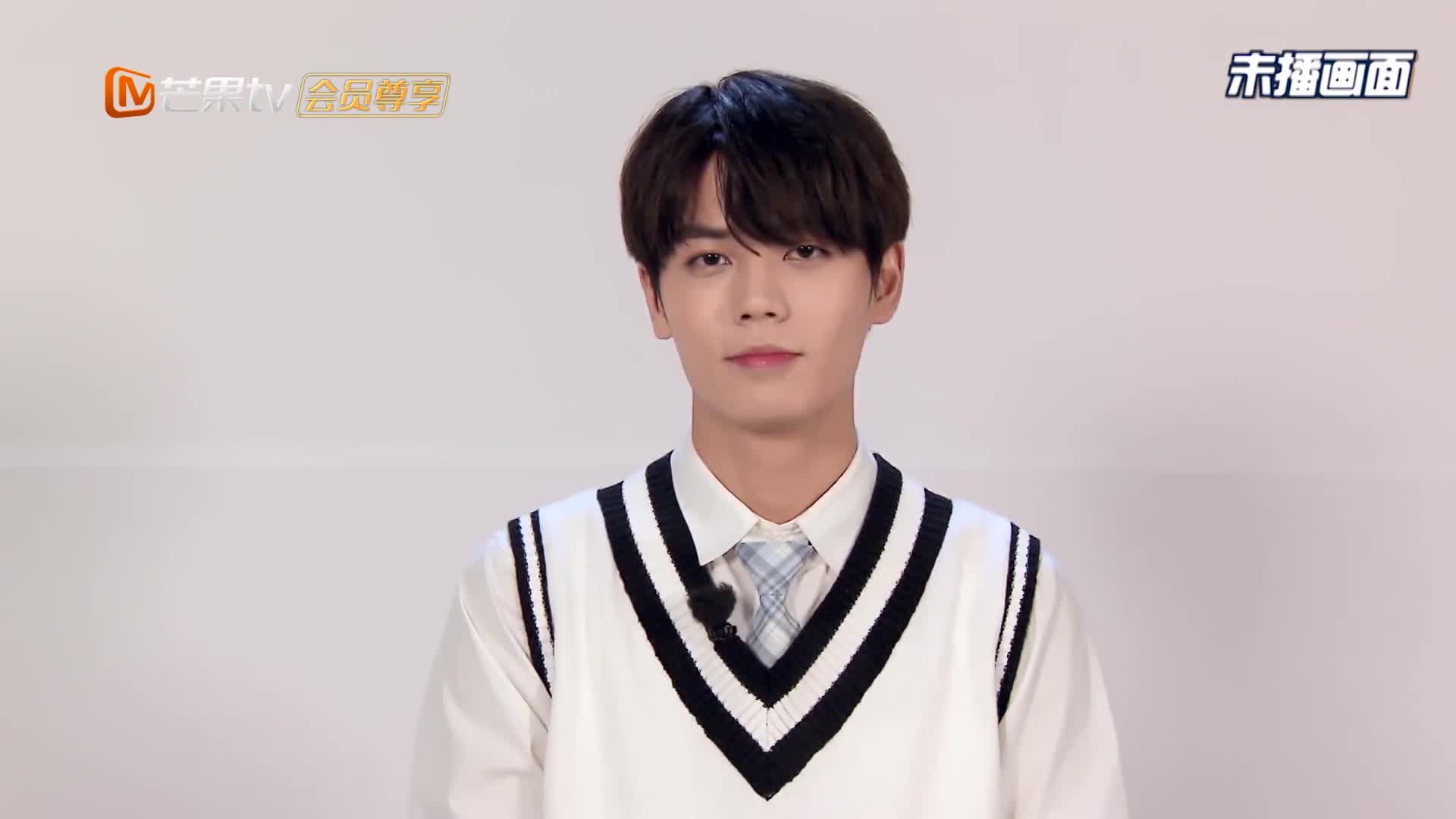 快本林彦俊快问快答,感谢小学老师教简体字,花式比心老师太可爱