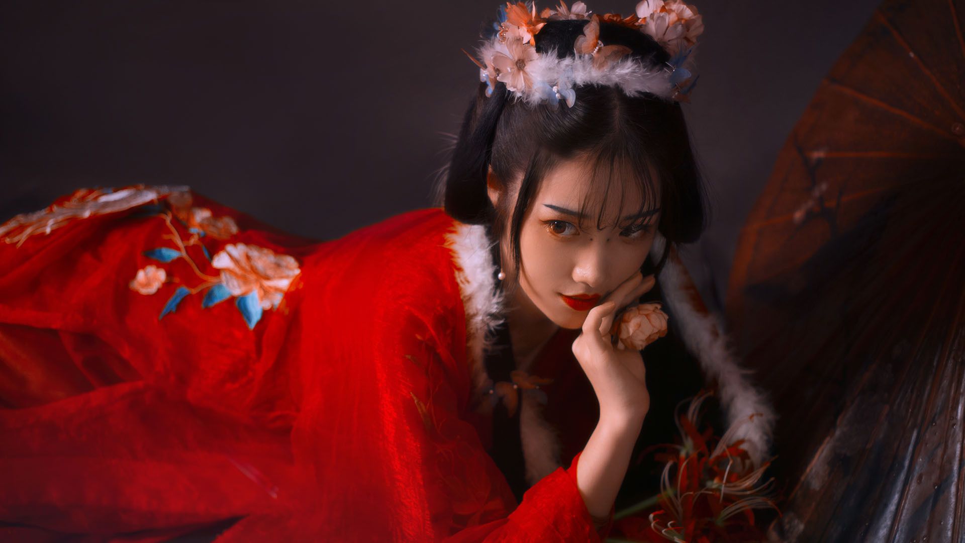 红裙古风美女高清图片