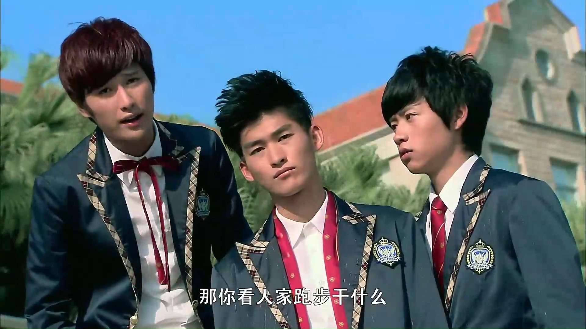 一起来看流星雨:楚雨荨被慕容云海害惨了,下着大雨还要跑步!