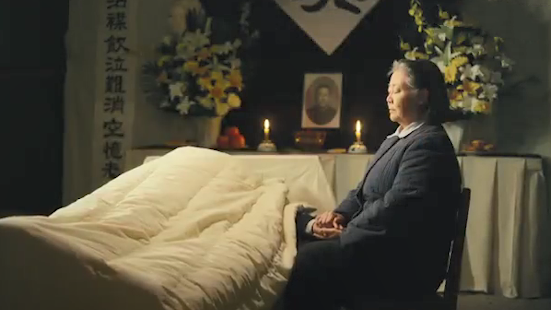 哭麻了人世间周秉昆父母突然去世三兄妹灵堂前爆哭