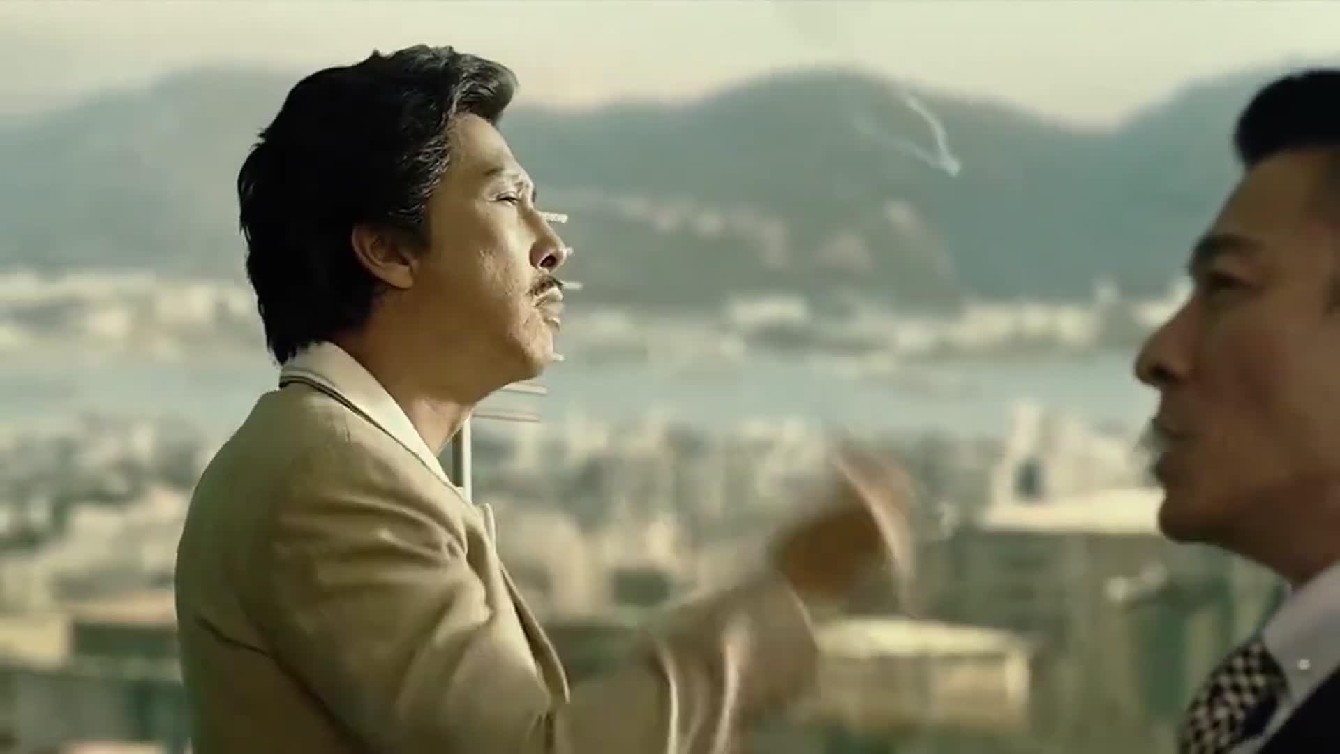 影视看看跛豪是怎么抽烟的