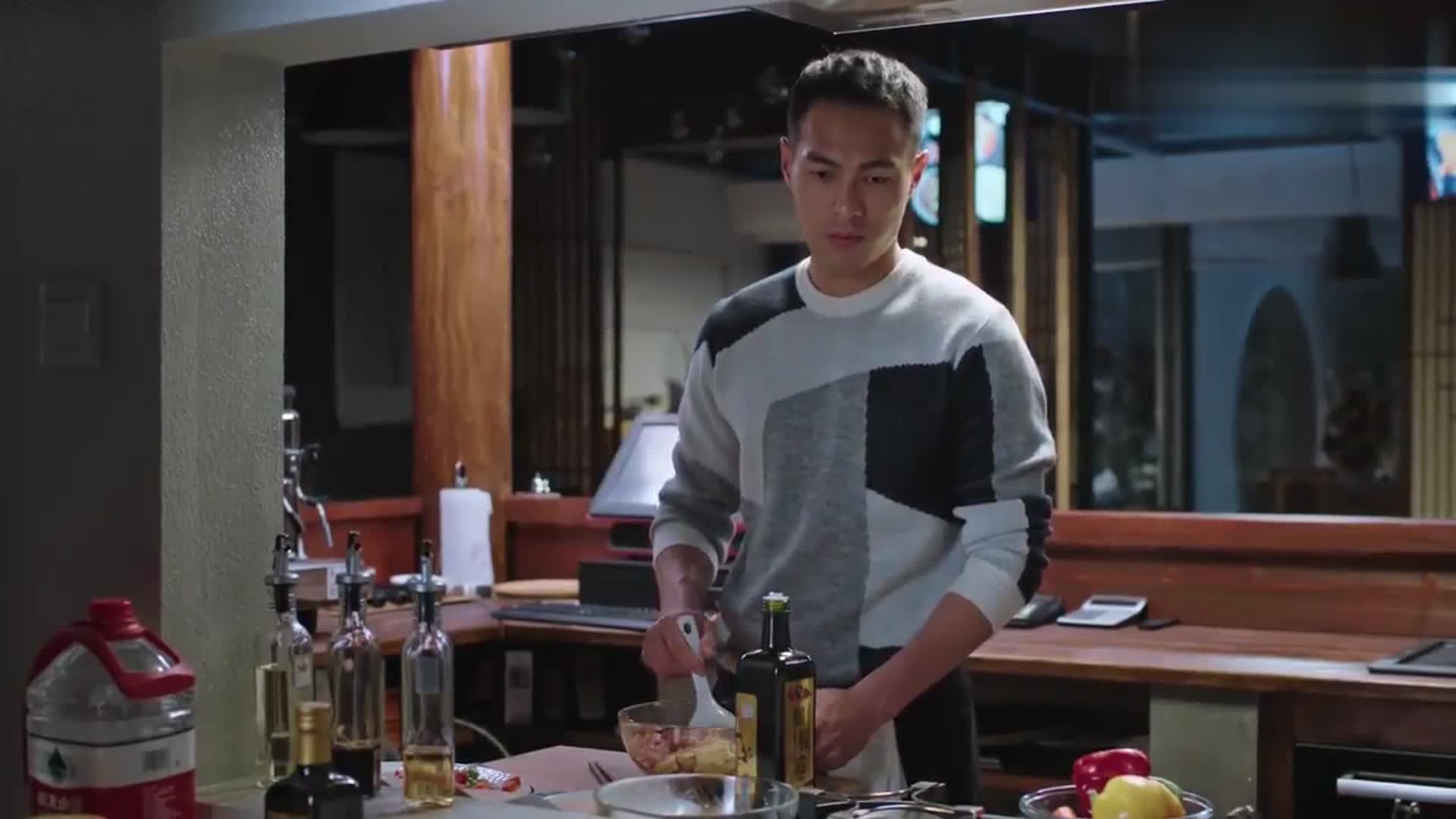 都挺好石天冬告诉苏明玉他爸理财的消息明玉给明哲安排工作