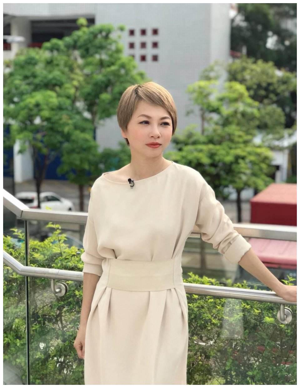 阿紫刘玉翠秀舞姿,身材发福不复当年风采,被男友陪20年仍不婚