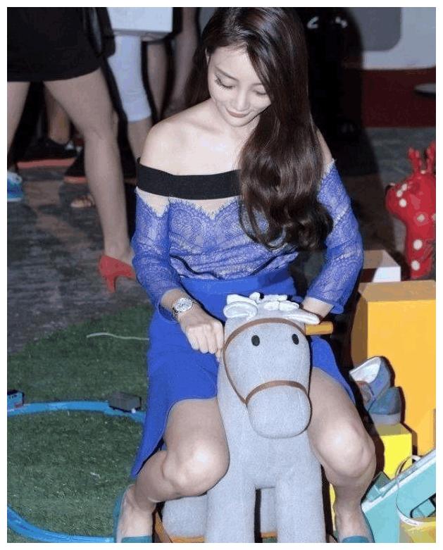 李小璐性感视频火辣,大量不雅照遭曝光,彻夜不眠疯狂上线75次