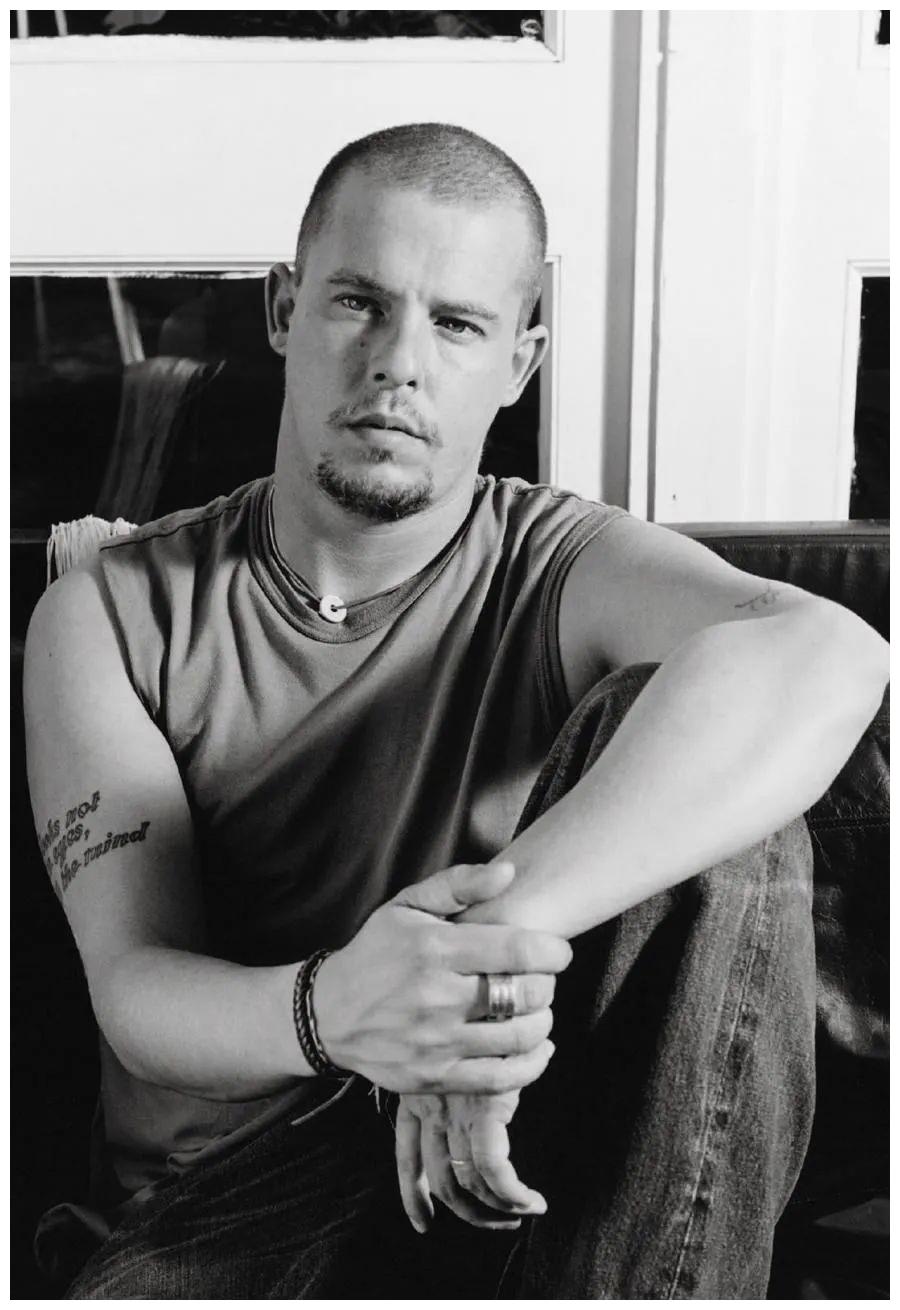 巧的是,charles de vilmorin也曾在采访中说过他从小就崇拜yves saint