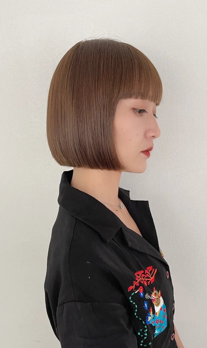 最经典的波波头莫过于这种齐刘海齐下巴款式,整个表面顺滑又有光泽,也