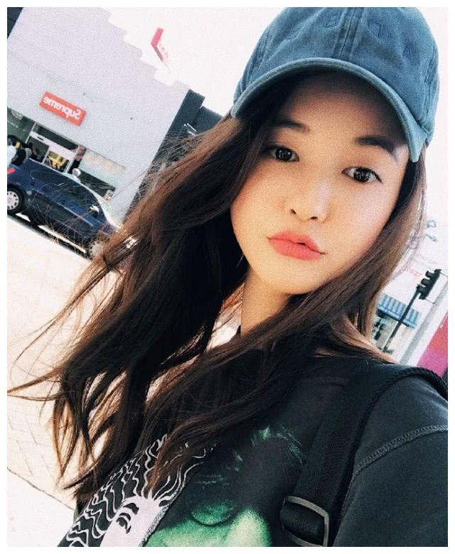 自带贵气的董花花露面,张大奕不爽晒旧照,笑容灿烂卖萌装嫩!