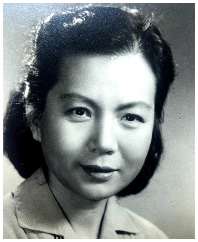 了某县县委金书记,车毅则饰演了金书记的妻子,县委工业部部长李玉如