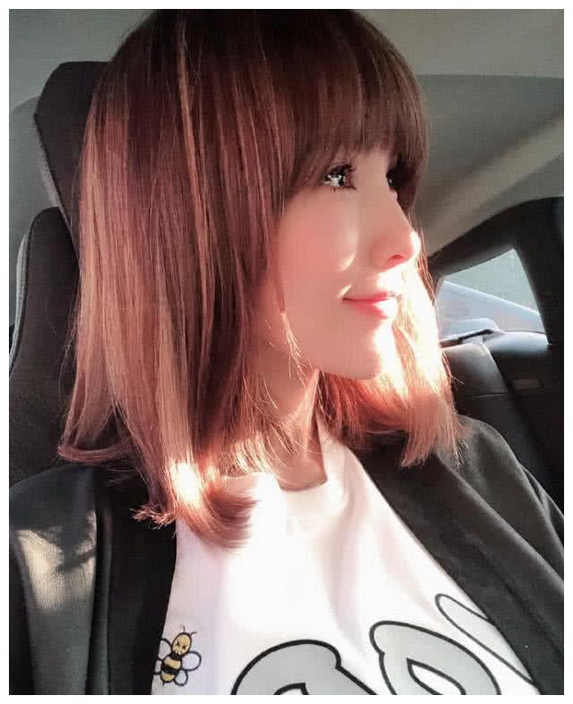 林志颖娇妻陈若仪晒美照空气刘海配齐肩短发青春减龄美丽动人