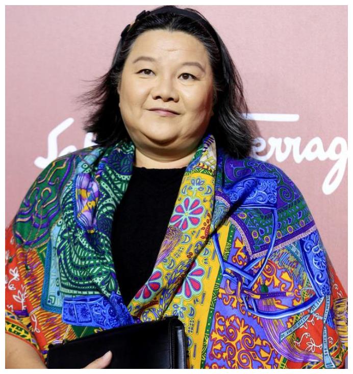 名门痞女洪晃,28岁下嫁陈凯歌,44岁再讨帅小伙,59岁活成诗!