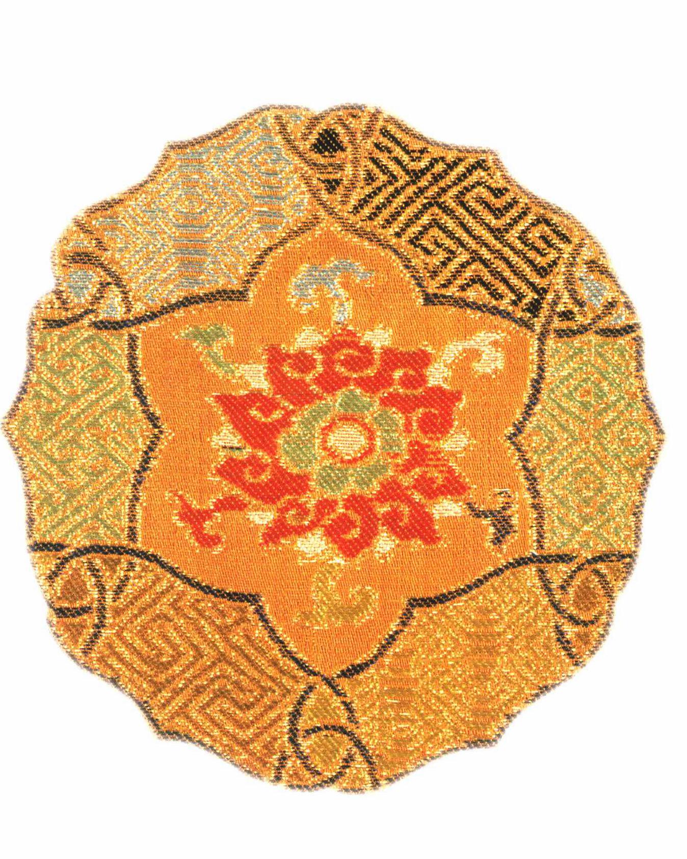 这件宋式锦的组织,是以"三枚纬向斜纹"显现花纹,以"三枚经向斜纹"织成