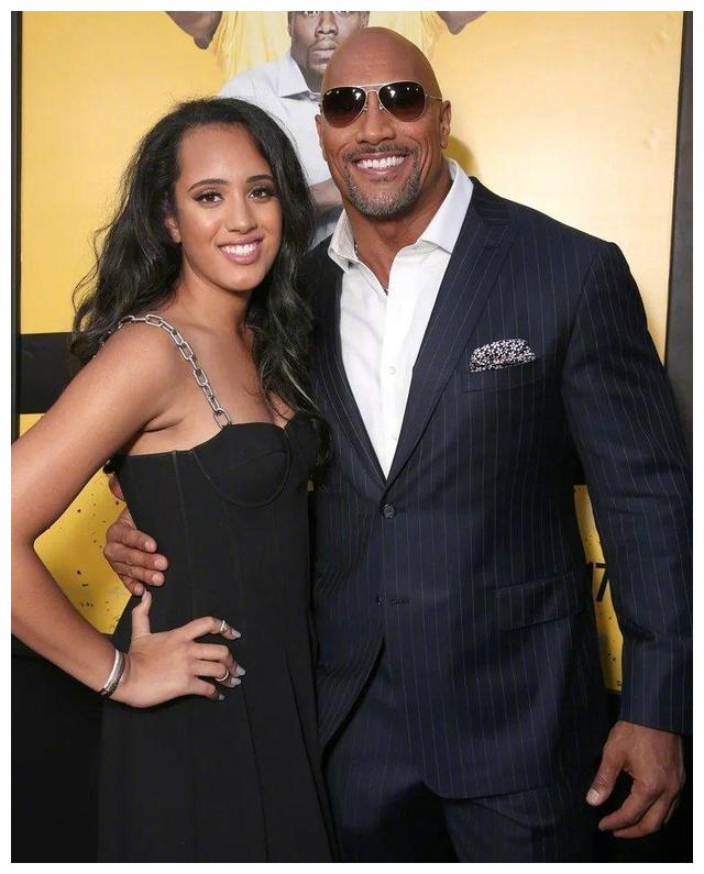 巨石强森年收入超6亿结婚10年离婚二婚交往12年生2女才办婚礼